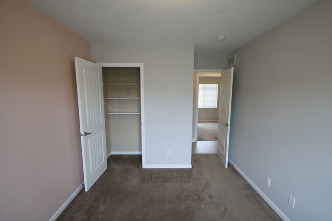 Building Photo - Fall Move In Special!!!  1/2 Off 1st Month...