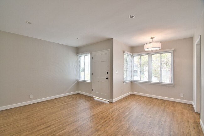 Building Photo - 1336