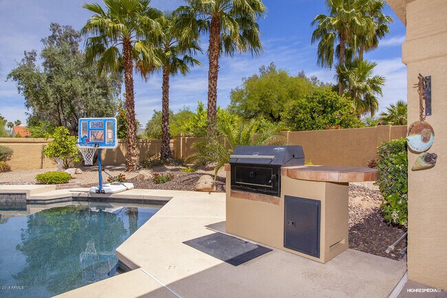 Building Photo - 10860 E San Salvador Dr