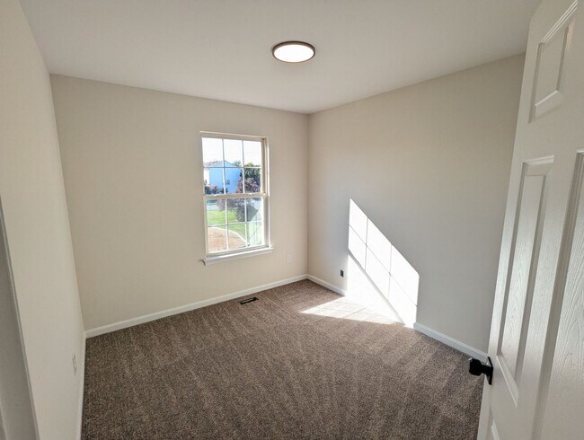 Building Photo - 7122 Collinsworth Pl