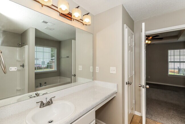Building Photo - 725 Cherry Branch Cir