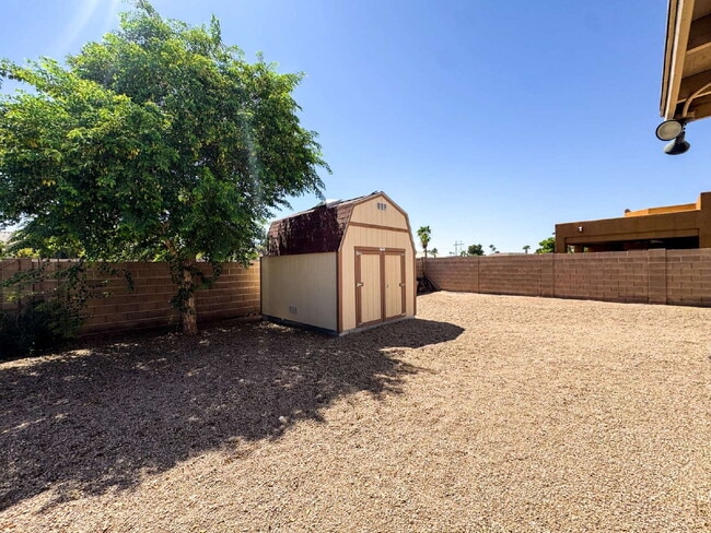 Building Photo - "3-Bed, 2-Bath Retreat in Estrella, Mesa Del Sol!"