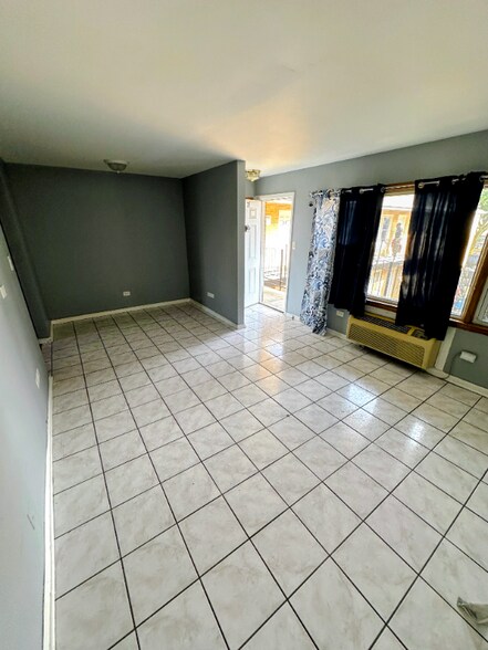 Building Photo - 3110 W 59th St