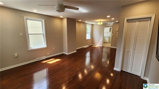 Building Photo - 324 Walnut St