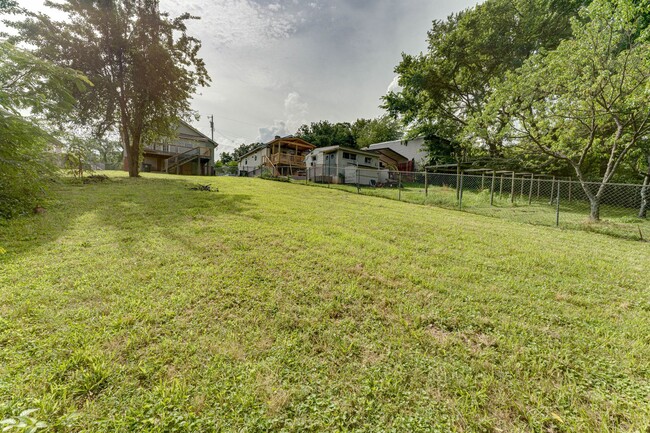 Building Photo - 2 BR 1 BA house for Rent