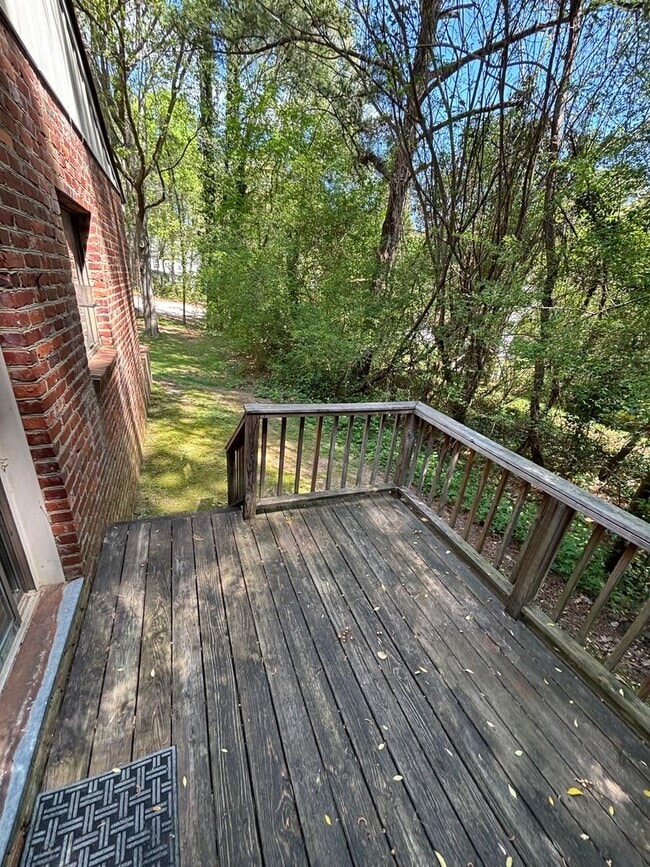 Building Photo - 2 Bedrooms / 1.5 Bathrooms ~ Crossroads Area ~