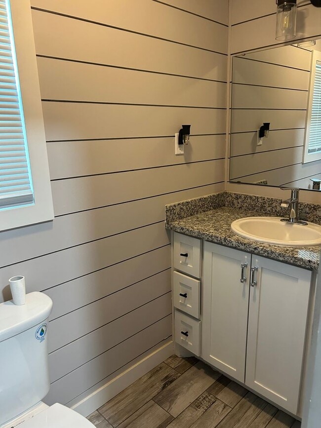 Building Photo - 501 E 17th St