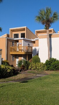 Building Photo - 1051 S Highland St