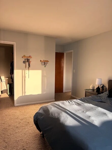 Building Photo - 1301 S Finley Rd