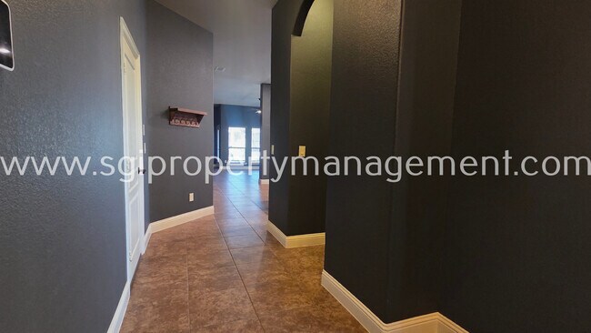 Building Photo - 525 Bamborough Dr