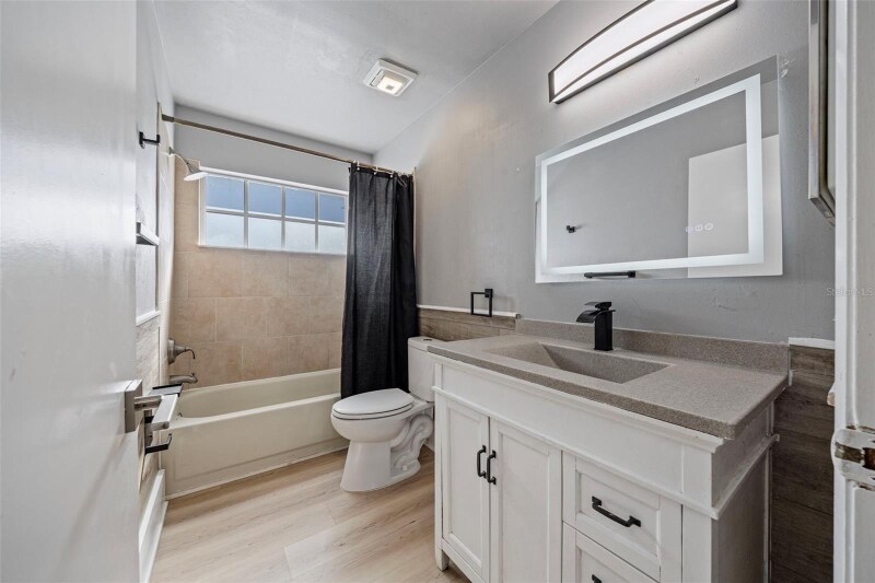 Building Photo - 10253 Allenwood Dr