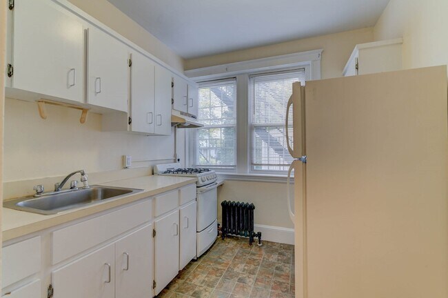 Building Photo - 17 Greenleaf St