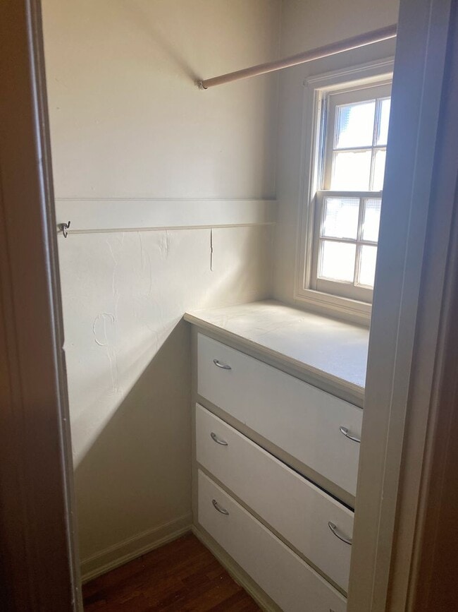 Building Photo - 707 N Adams St