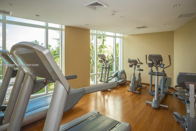 Building Photo - 1755 E Hallandale Beach Blvd