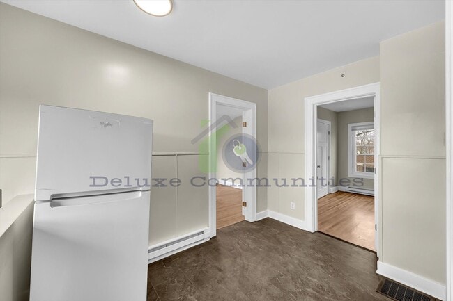 Building Photo - Completely Remodeled 2 Bed- Available Now!!