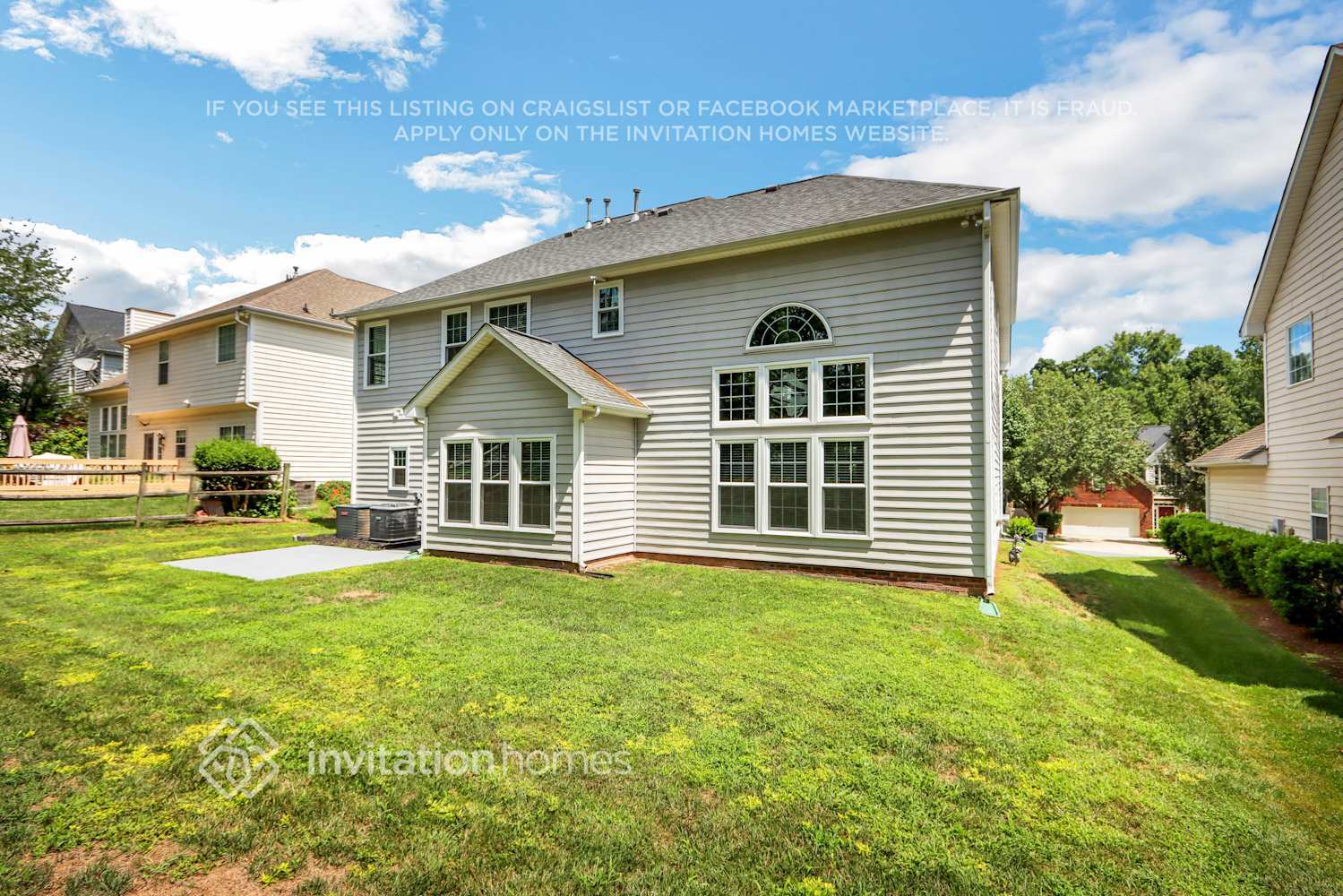 Building Photo - 9823 Dauphine Dr