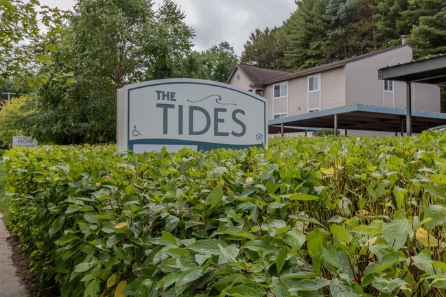 Building Photo - Spacious Dream Apartment — Right Where You Want to Be!