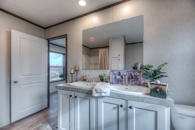 Building Photo - 6658 Bratton Rd