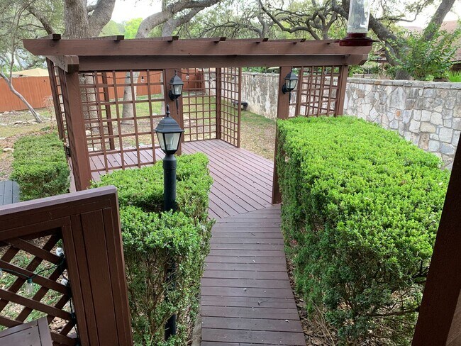 Building Photo - 9100 Tourney St