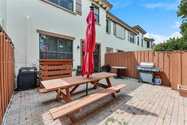 Building Photo - 10450 Wellington Parc Dr