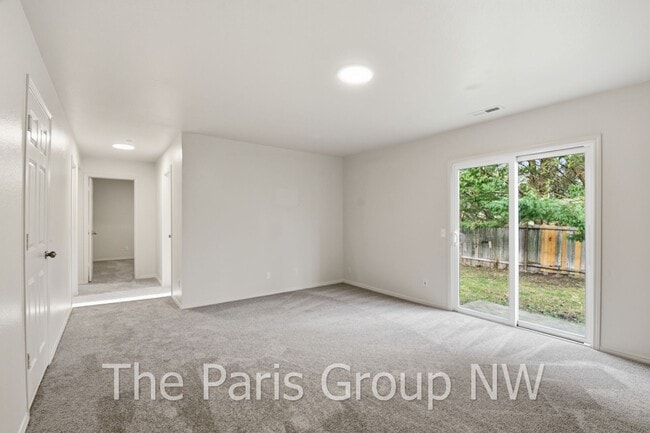 Building Photo - Spectacular Spacious 5BR Home in Sultan * Great Location * New Paint/Flooring/Appliances +++