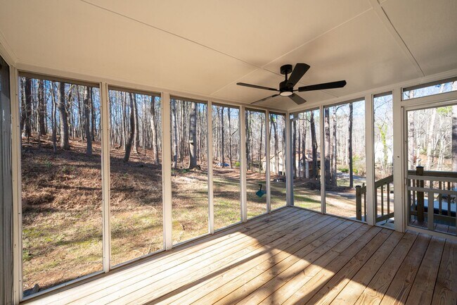 Building Photo - Beautifully Renovated Raised Ranch near Lake Allatoona