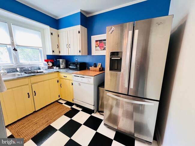 Building Photo - 3214 Riverview Dr