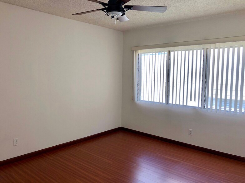 Building Photo - 943 19th St