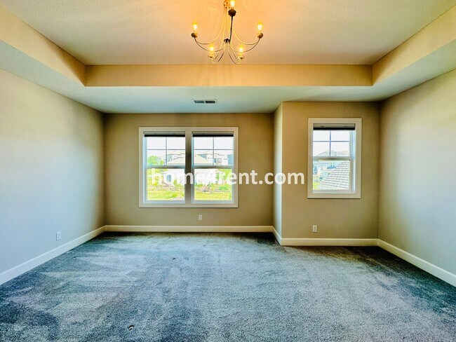 Building Photo - Exceptional Olathe Home in the Cedar Creek Subdivision w/ Wood Floors and a Finished Basment!