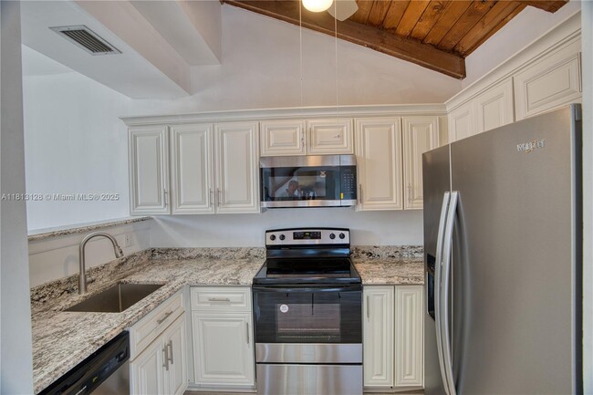 Building Photo - 8015 SW 21st Ct