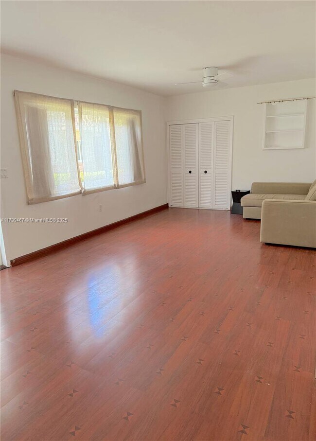 Building Photo - 1110 Venetian Way
