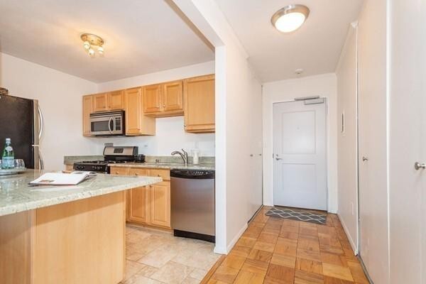 Building Photo - 7 Whittier Pl