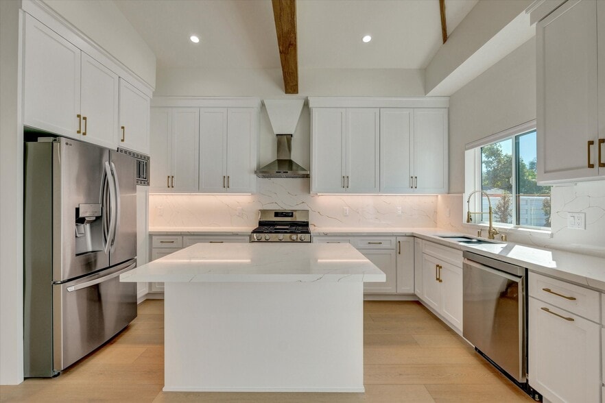 Building Photo - 5348 Thornburn St