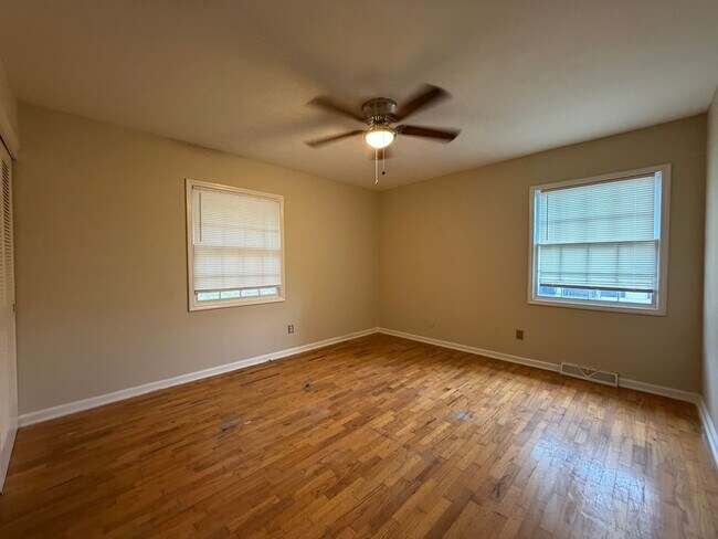 Building Photo - 19 Briarcliff Rd