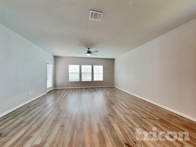 Building Photo - 13630 Paxton Blvd