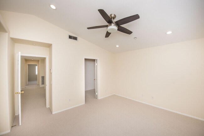 Building Photo - Make this your home