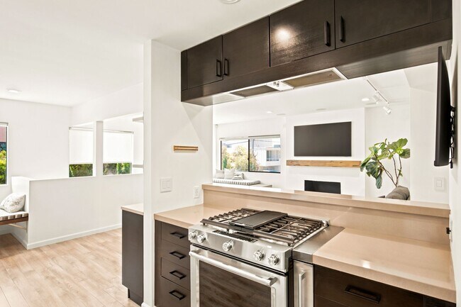 Building Photo - Privateer Duplex