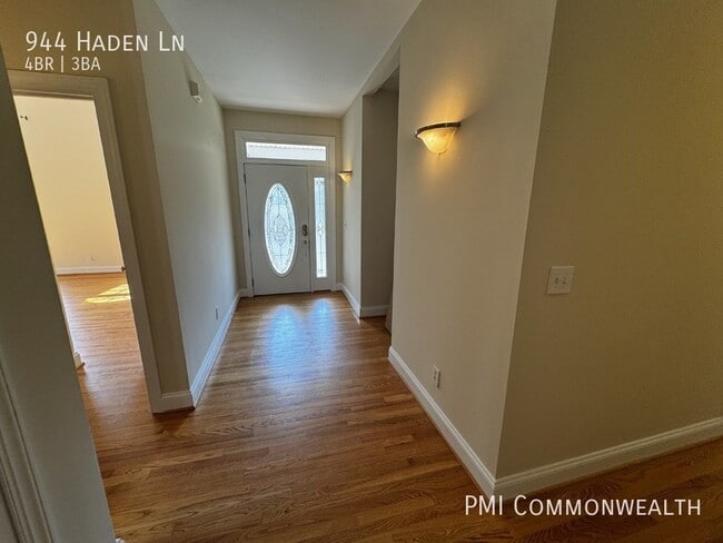 Building Photo - 3 Bed / 2 Bath Single Family with 1b1b in-...