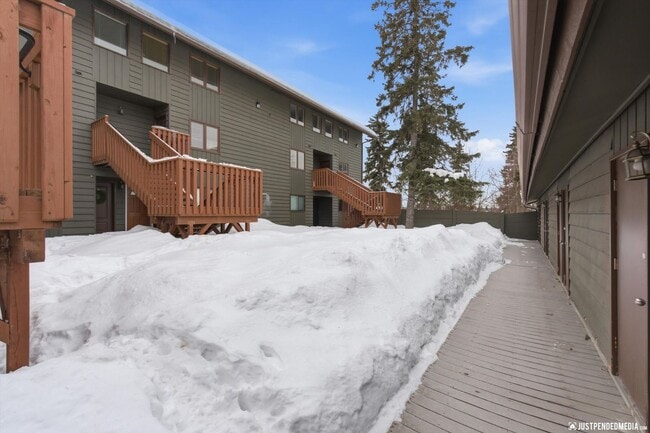 Building Photo - Downtown Living