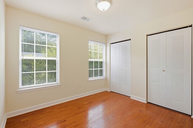 Building Photo - 7705 Seans Terrace