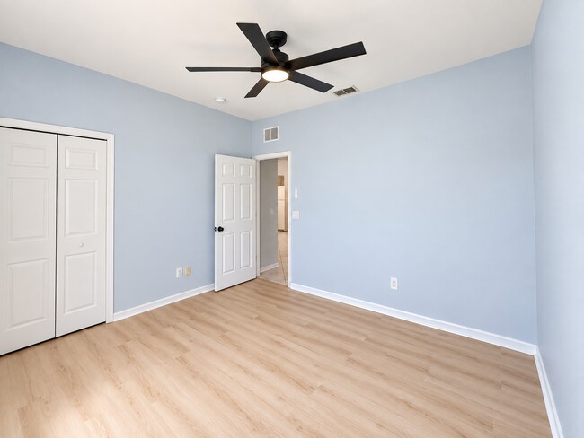Building Photo - 4610 SW 16th Pl