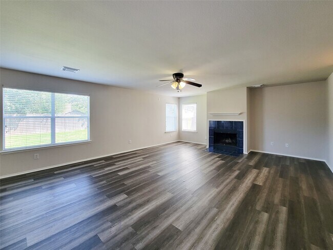 Building Photo - 5746 Roehampton Ct