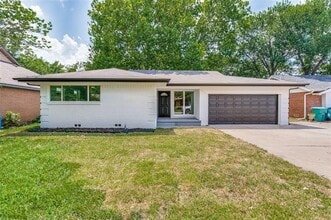 Building Photo - 1208 N Grant Dr