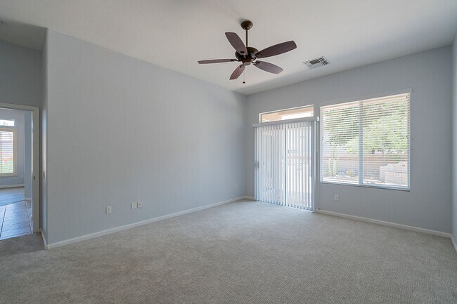 Building Photo - Gated Community!