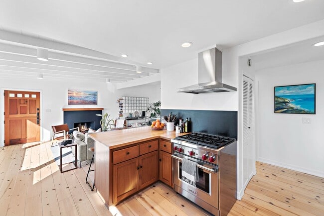 Building Photo - Oceanview Cottage Steps from Iconic Thousand Steps Beach