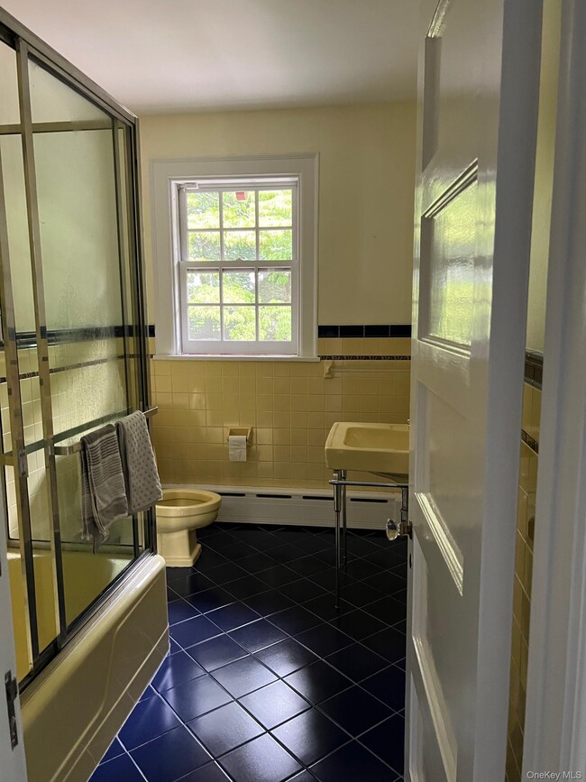 Building Photo - 246 Beechmont Dr