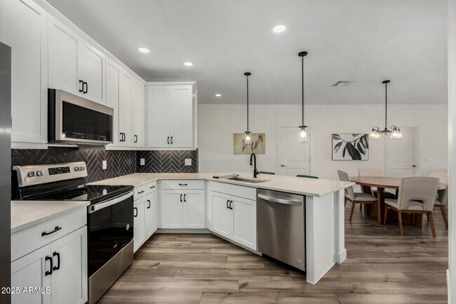 Building Photo - 2511 W Queen Creek Rd