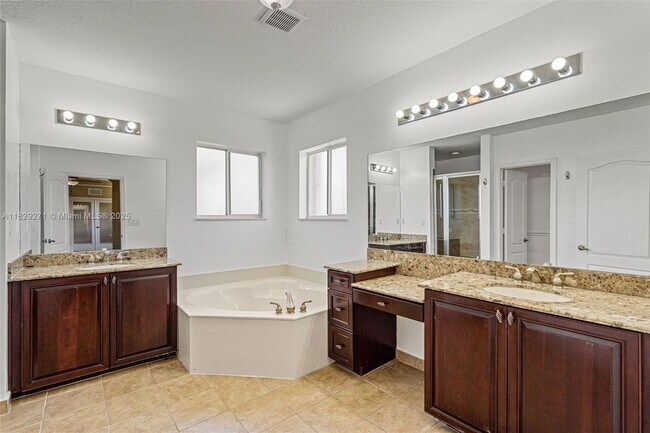 Building Photo - 20530 NW 12th Ct