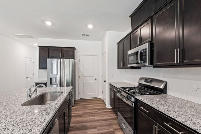 Building Photo - Limited-Time Offer: Modern 3-Bedroom Townh...