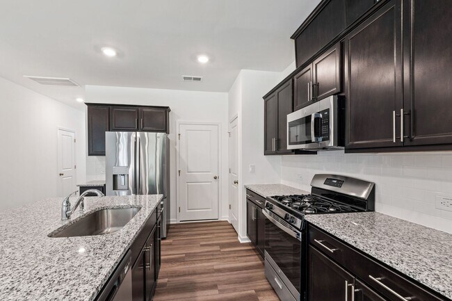 Building Photo - Modern 3-Bedroom Townhome Near Downtown Du...